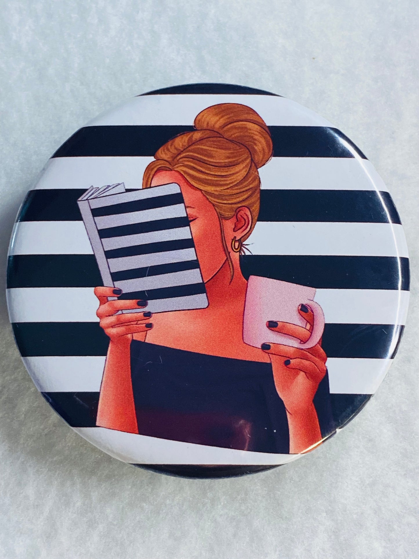 Pop-socket for e-readers