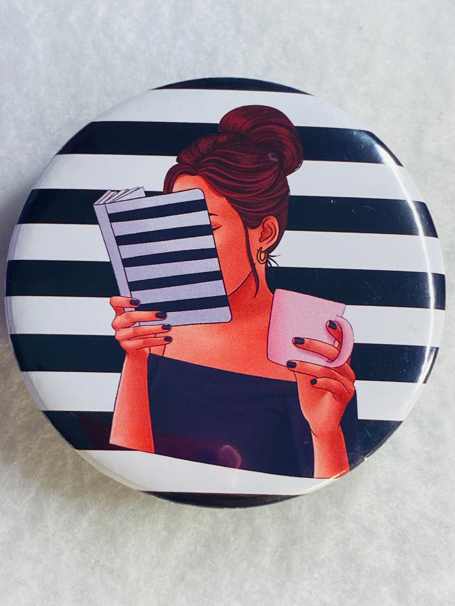 Pop-socket for e-readers